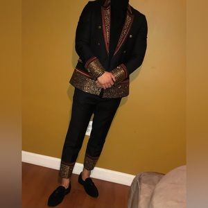 Men’s suit blazer & pants size 32 model is 5’9